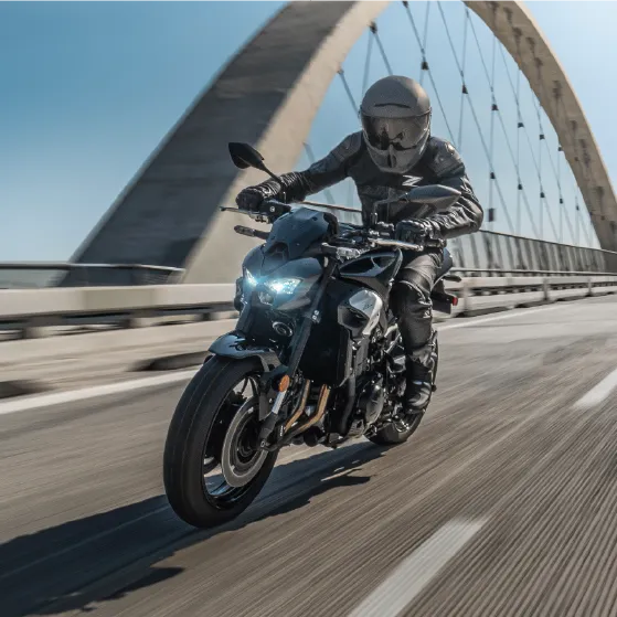 Siente el poder de la Z900 con cada aceleración y disfruta de su manejo intuitivo y preciso.