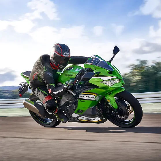 Potencia, agilidad y diseño deportivo en una sola moto.