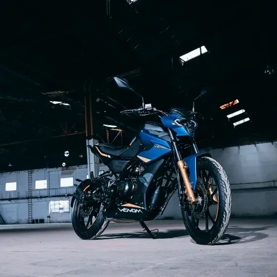 Su bajo peso y buen torque hacen que sea una de las motos en el segmento con mejor relación peso potencia. lo que significa un potente arranque.
