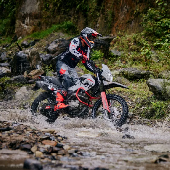 Diseñada para aquellos que buscan una moto que los enaltezca con su presencia para ganarse el respeto en la vía.