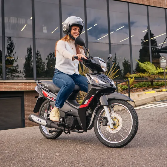 Arranque eléctrico y pedal, la versatilidad del sistema de arranque eléctrico y pedal permite encender la moto de forma rápida y sencilla en cualquier situación.