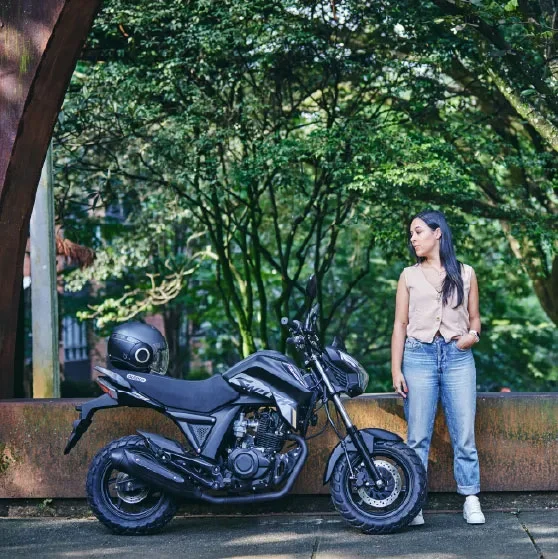 Potencia y ahorro, con su motor de 124.8cc, la Switch 125 te da un rendimiento potente y eficiente, además de no tener impuesto vehicular, lo que se traduce en ahorro constante sin sacrificar calidad.