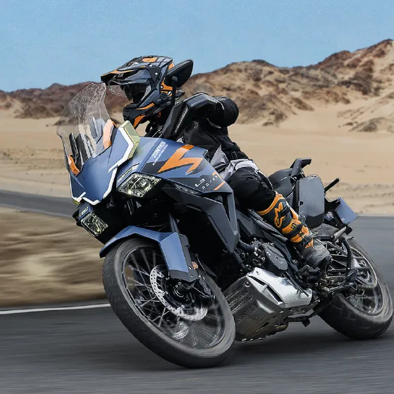 Esta moto no solo te lleva de un lugar a otro, te conecta con el latido de la vida. Con la Zontes 703F, cada kilómetro es una historia, cada ruta un desafío, y tú el protagonista de una experiencia única.